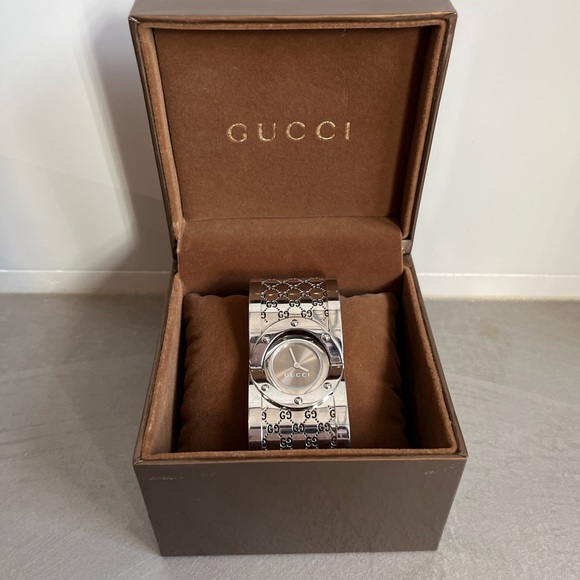 Gucci Twirl Stainless Steel Bangle Bracelet Watch - Picture 2 of 8